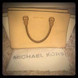 Michael Kors Selma Handbag